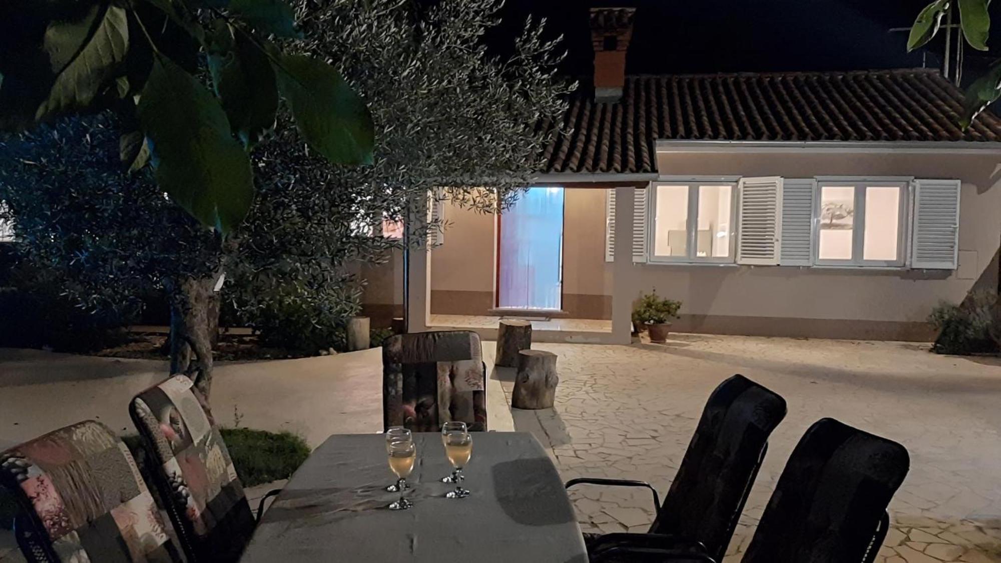Ferienhaus Aqua Mit Pool Jadreški Exterior foto
